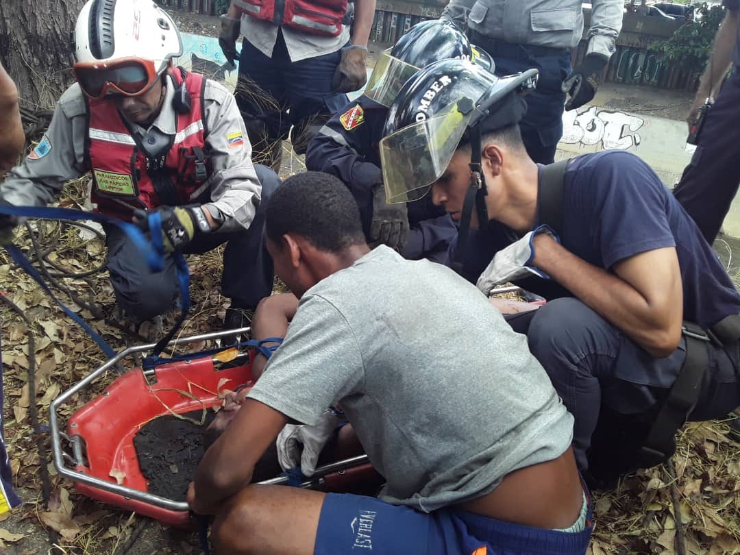 Rescataron cadáver de un “Minero del Guaire” a la altura de Plaza Venezuela (FOTOS) 