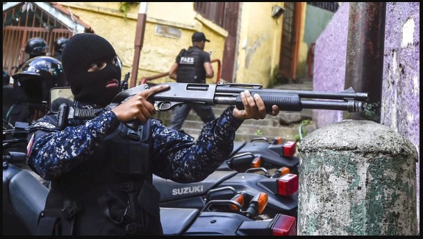 Informe de Bachelet insta al régimen de Maduro disolver el Faes y desmantelar a los colectivos