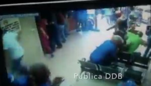 EN VIDEO: Graban a un GNB disparando contra personas dentro de una clínica en Maiquetía