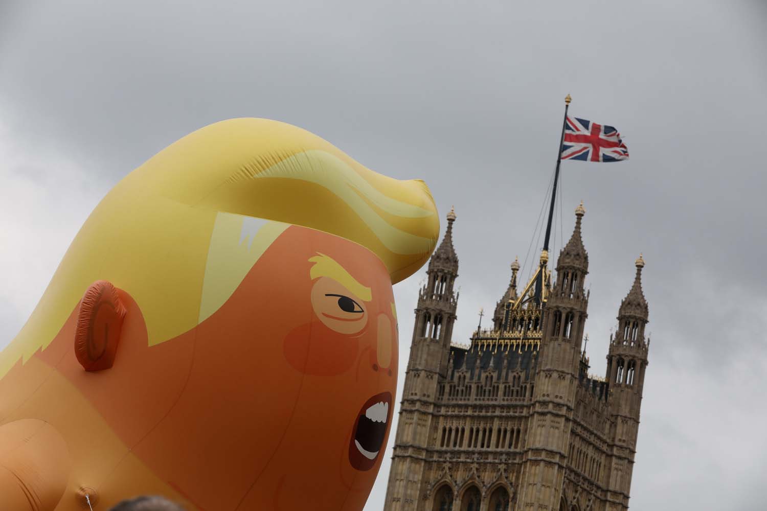 En imágenes: El gigante “Baby Trump” vuela en Londres como protesta