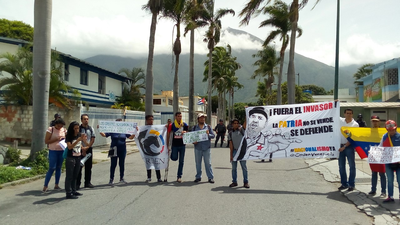 Protestan ante la embajada de Cuba en Caracas en rechazo a la injerencia de la isla en Venezuela