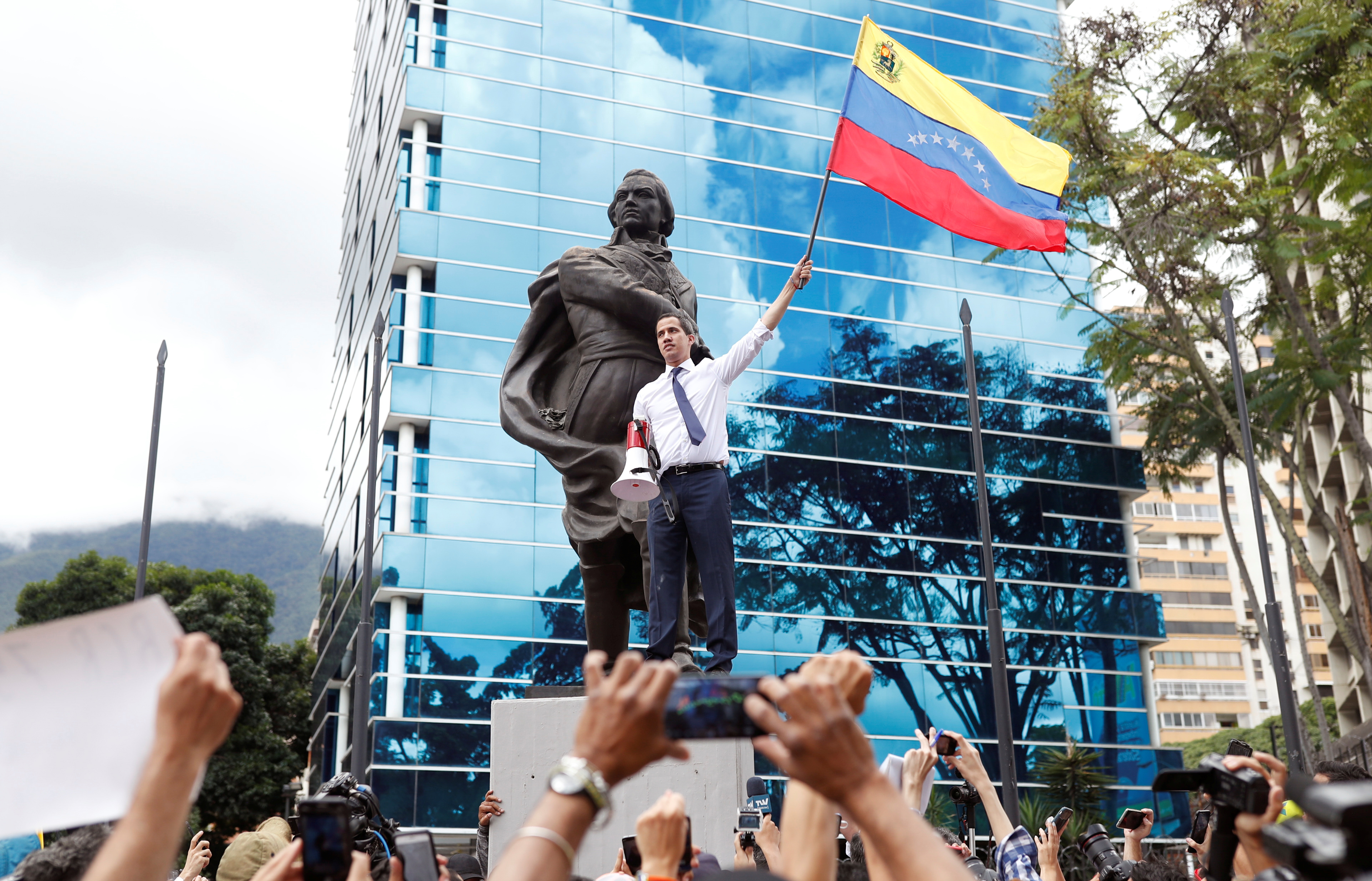 “Nadie de cuclillas”: El temazo que recordó Guaidó para emancipar la lucha en las calles