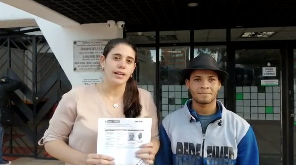 El sueño del venezolano que cantaba en las calles de Bogotá está cada vez más cerca (VIDEO)