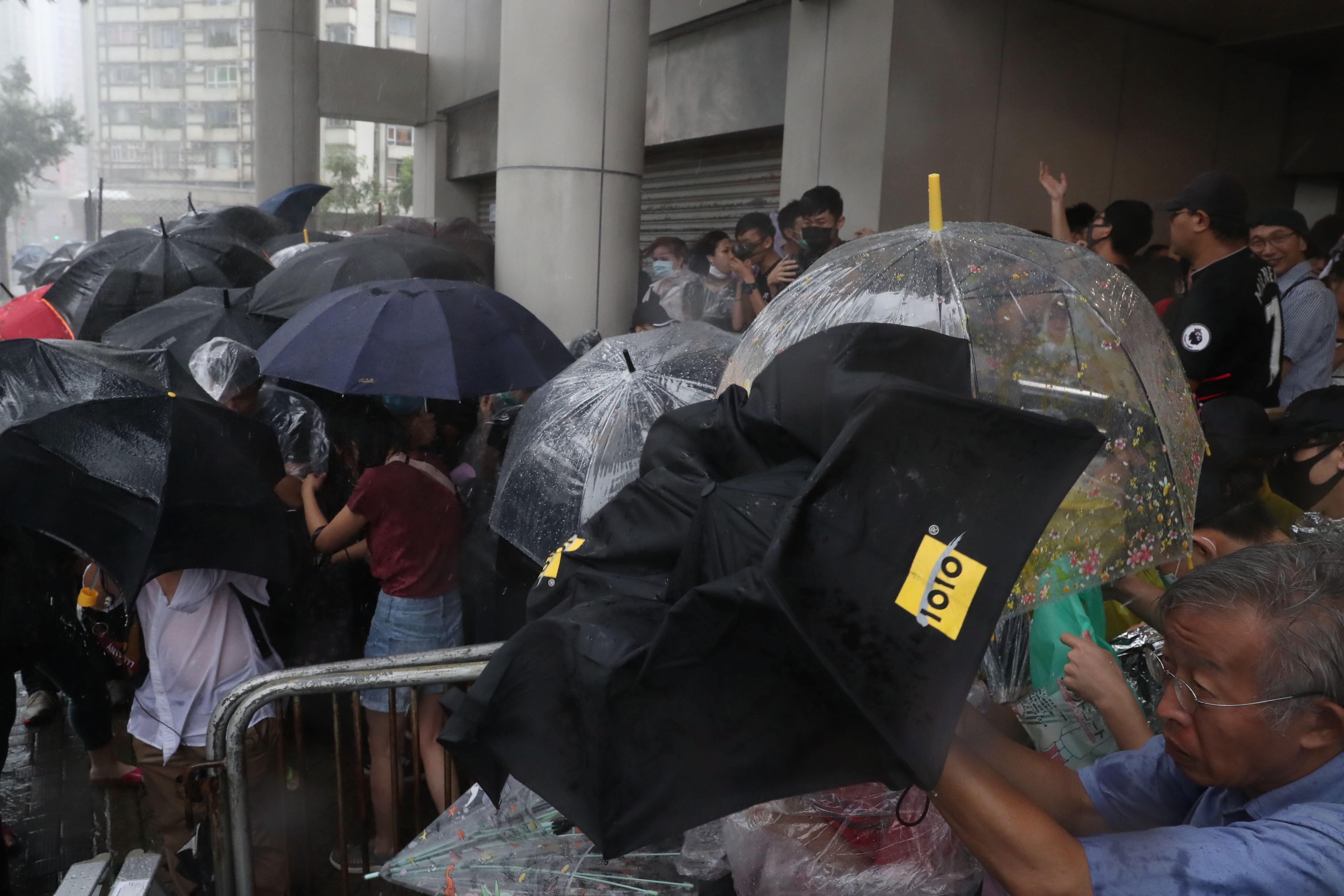 Libertad bajo fianza para 43 detenidos por protestar en Hong Kong
