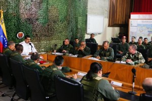 Maduro se levantó temprano para dar inicio a los ejercicios militares… pero en Caracas (Videos) #24Jul