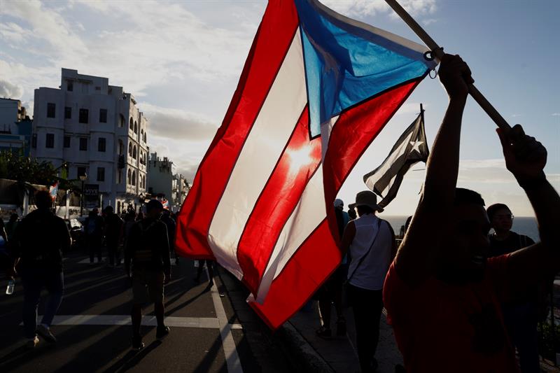 Nueva gobernadora de Puerto Rico inicia mandato entre un clima de tensión