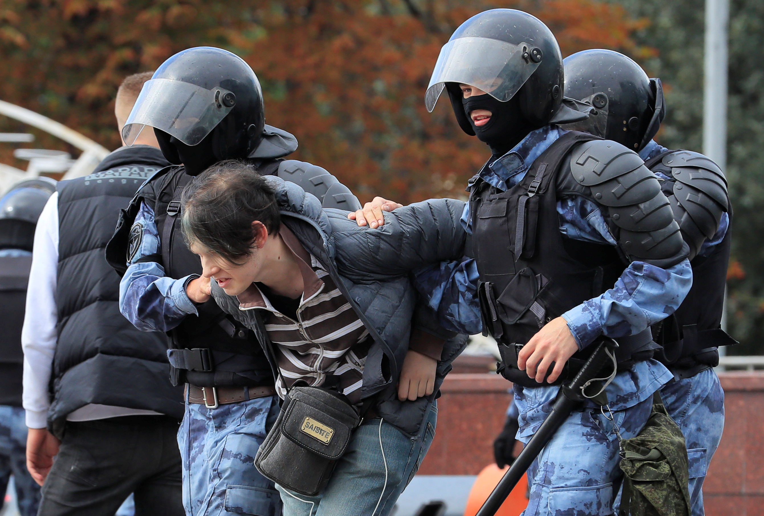 Régimen de Putin sigue en su avanzada contra oposición y detiene a 19 manifestantes