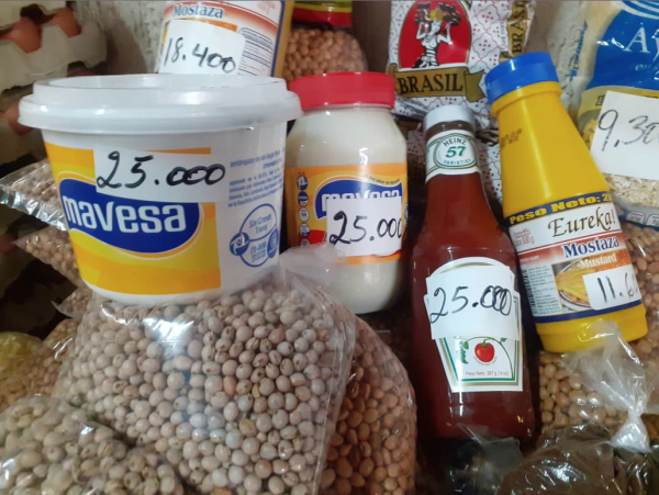 Salsas y alimentos para untar están fuera del alcance de compradores