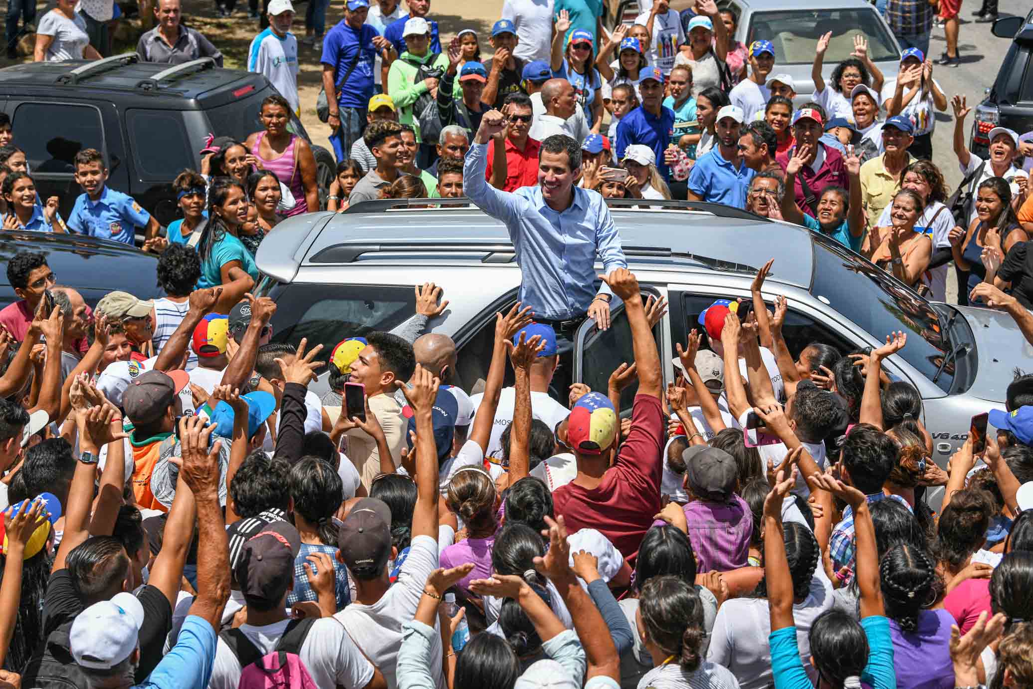 La FOTO que evidencia que Juan Guaidó es otro ciudadano de a pie en Caracas