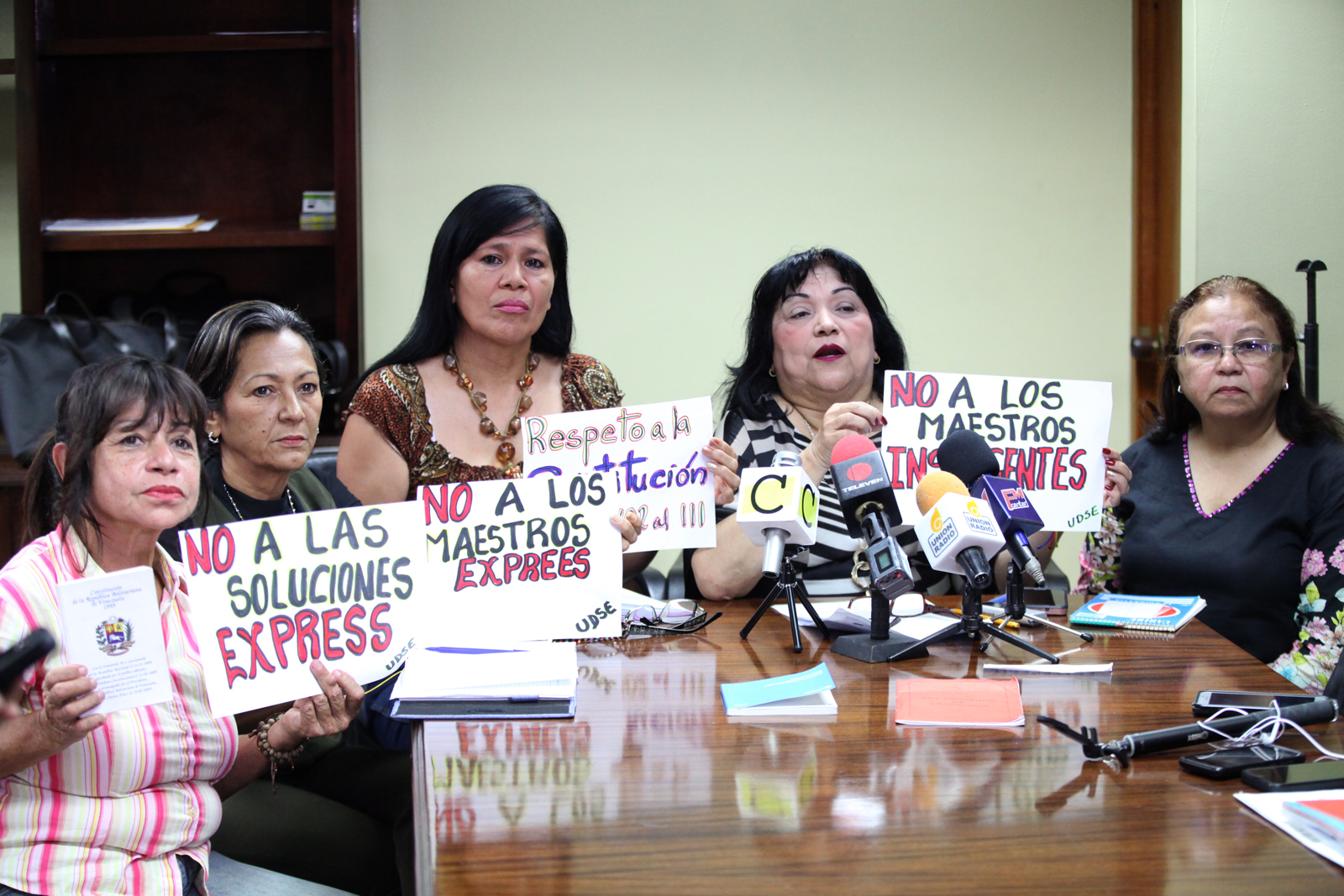 Bolivia Suárez: Rechazamos la figura de maestros exprés que solo formarán mediocridad