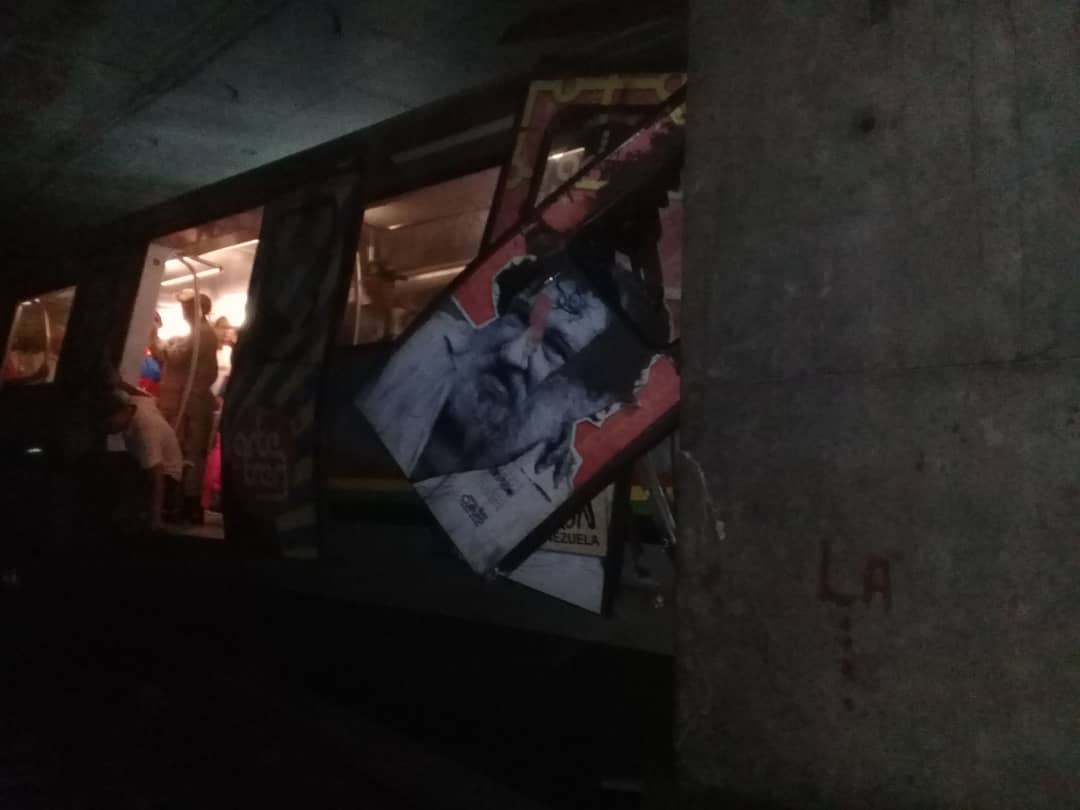 ¡Qué raro! Tren del Metro de Caracas ahora se descarriló en la estación Los Dos Caminos este #17Ago (Fotos+Video)