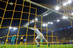 Barcelona sobrevivió en Dortmund con un empate desabrido gracias a Ter Stegen