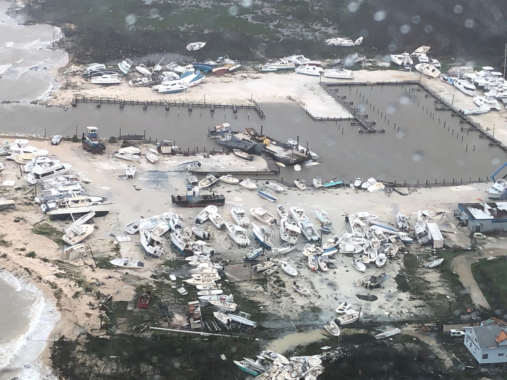 El 60 % de la isla de Gran Bahama está bajo el agua por los efectos del huracán Dorian