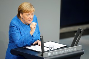 Merkel afirma que no influirá en la busca del nuevo líder para su partido