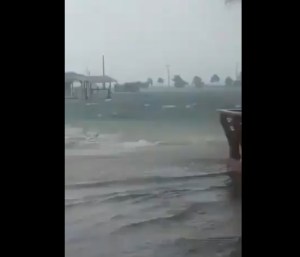 El mar empieza a causar inundaciones en las Islas Ábaco, tras el paso de Dorian #1Sep (Video)