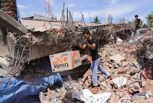 Al menos 20 muertos en un terremoto en el este de Indonesia
