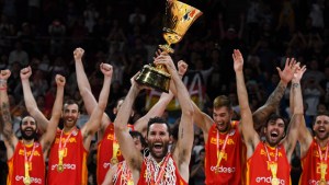 EN VIDEO: El incidente que casi estropea la celebración de la selección española tras ganar el Mundial de baloncesto