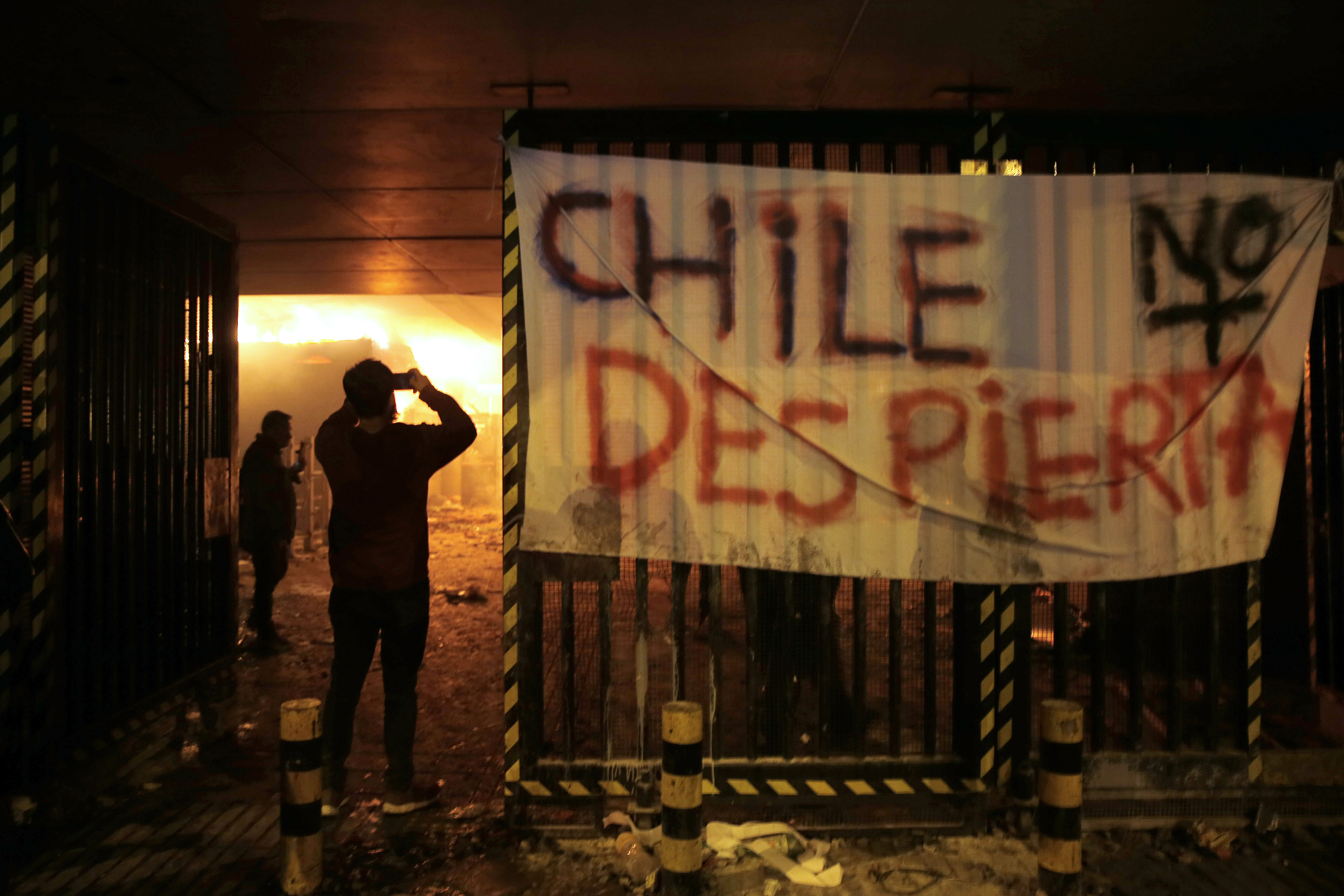 Ejército chileno decreta nuevo toque de queda en varias ciudades por disturbios