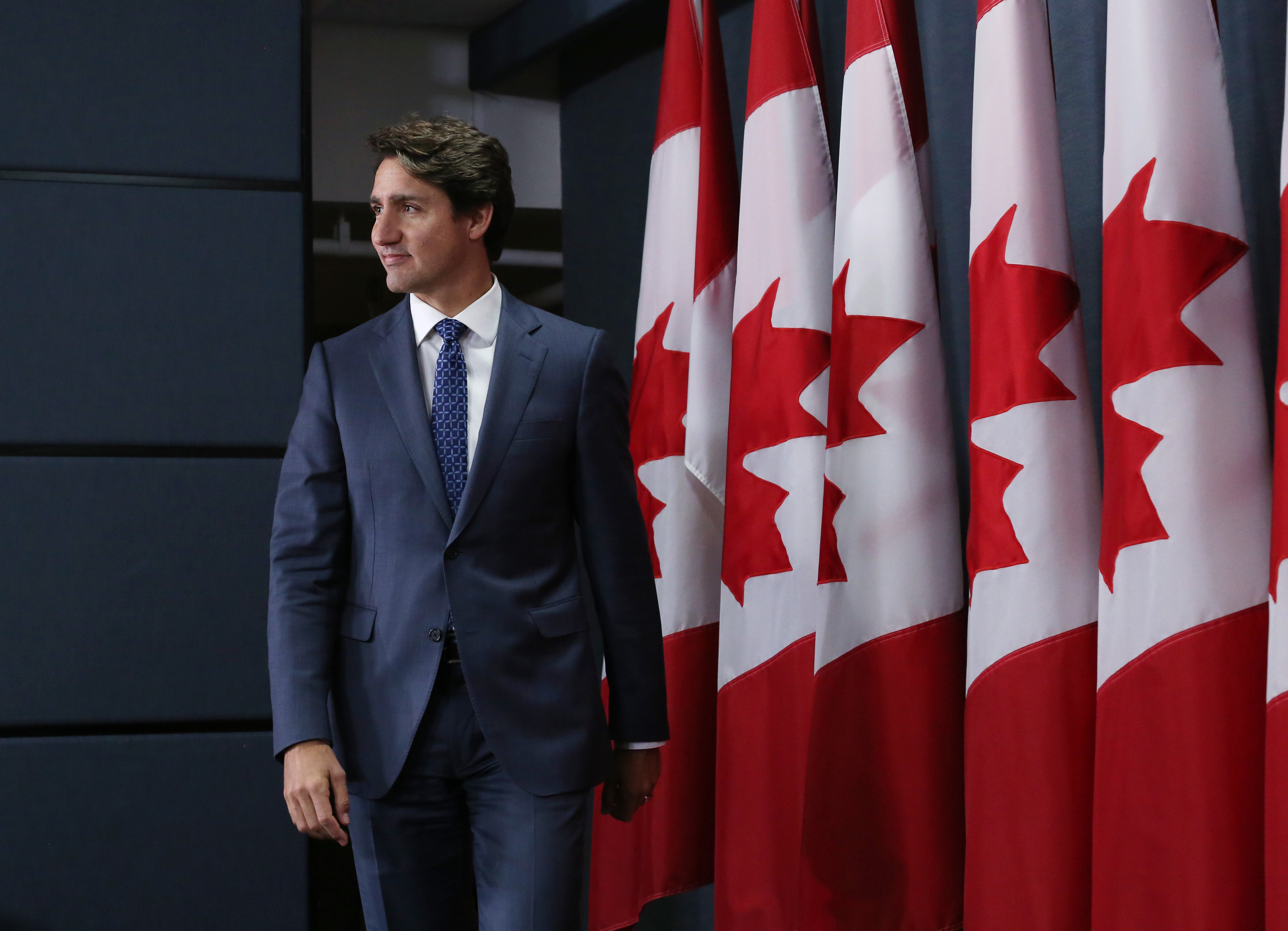 Canadá relajará las restricciones de viaje pero con su frontera cerrada