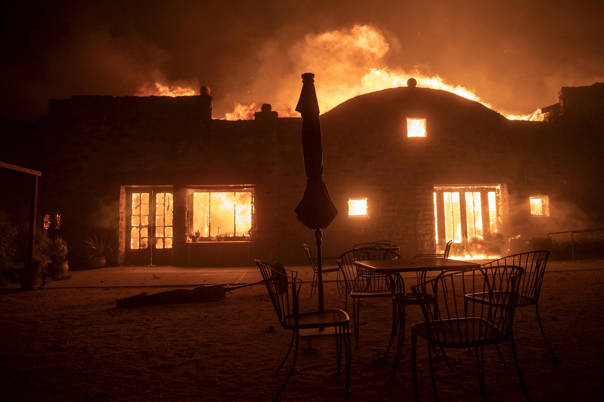 Lebron James desalojado de su casa por los incendios que asolan California