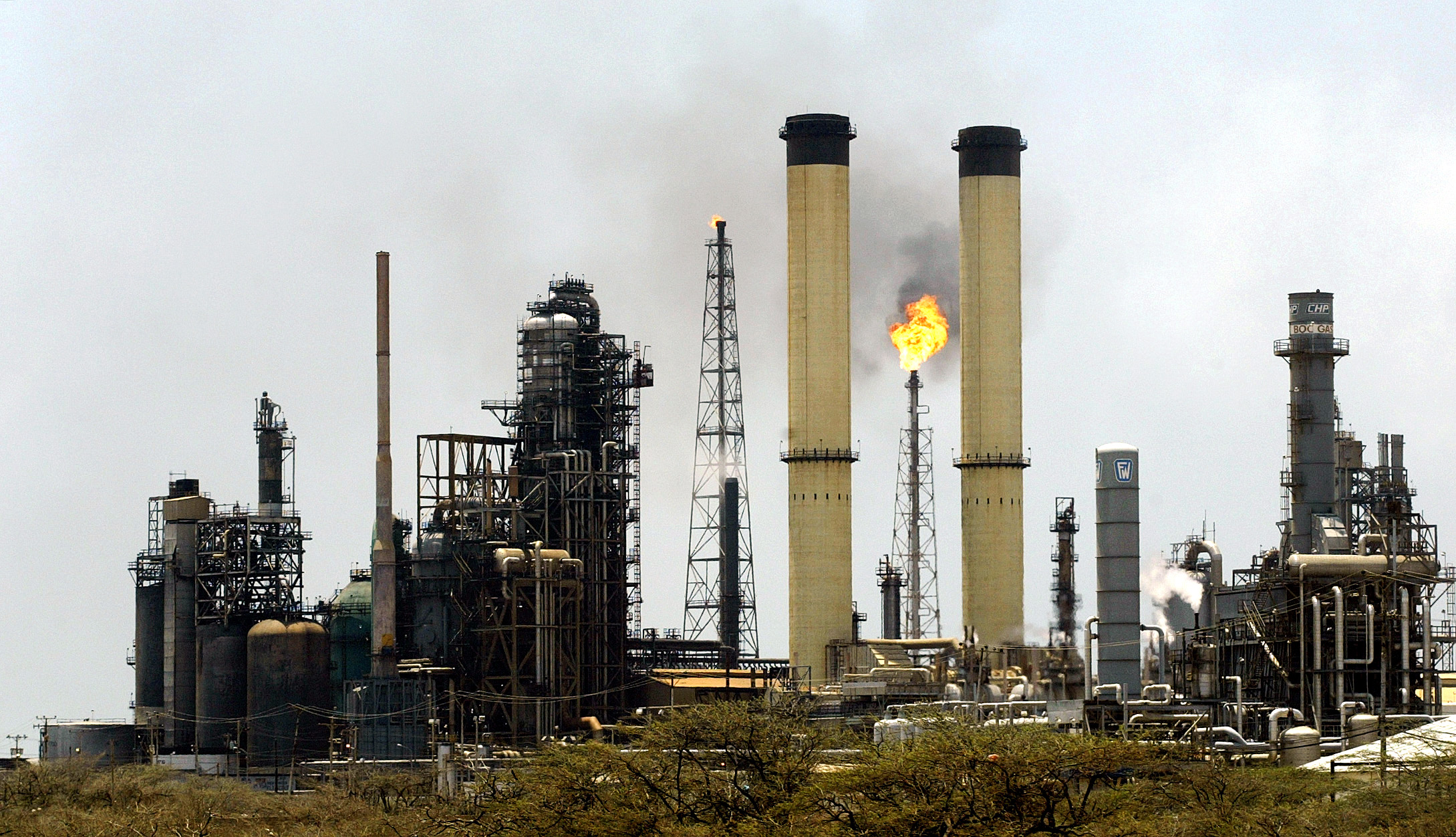 Refinerías de Amuay y Cardón reanudaron parcialmente sus operaciones tras apagones