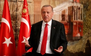 Erdogan amenaza a milicias kurdas con atacar en 120 horas si no se retiran de la frontera