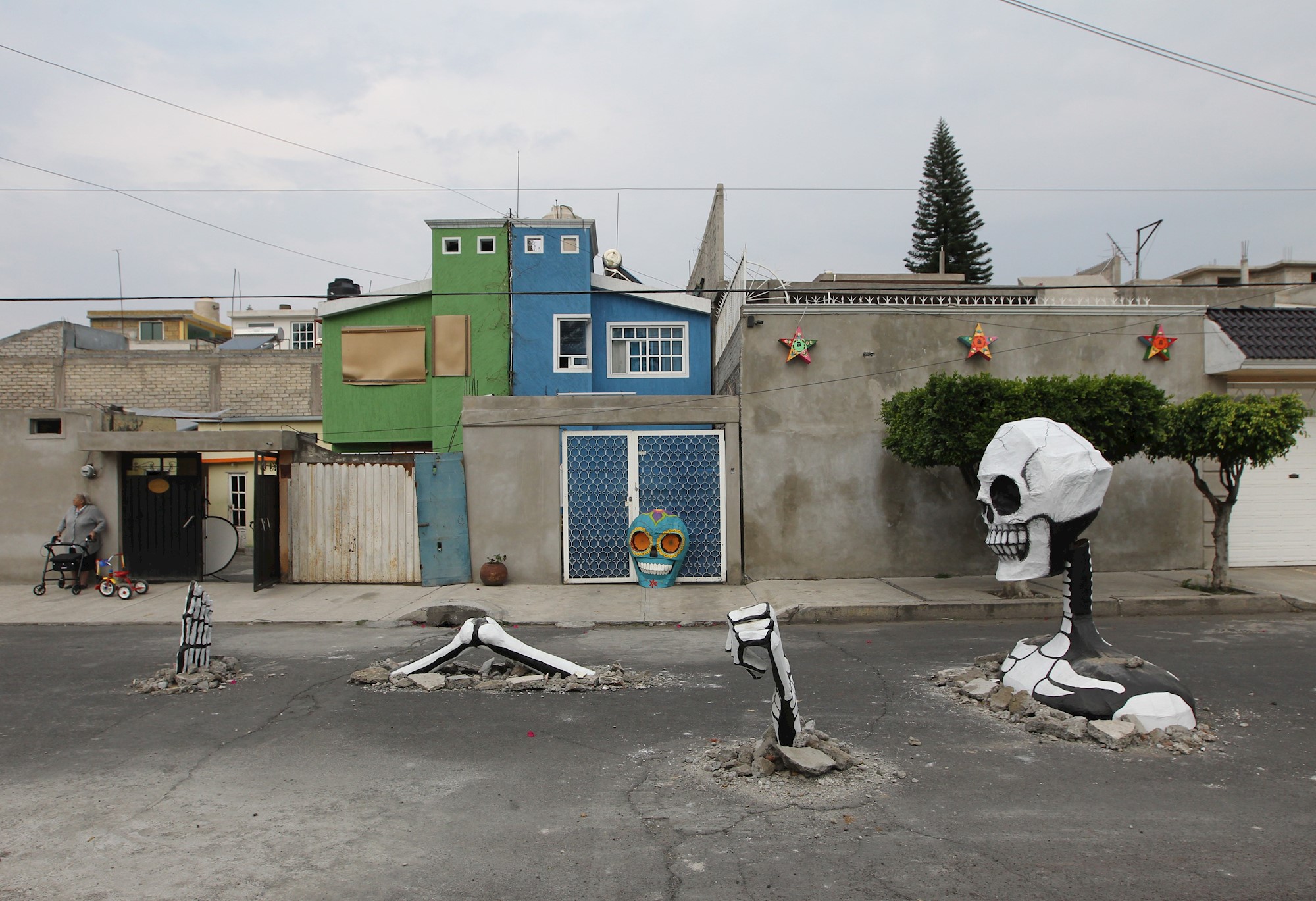 Las calaveras emergen de las calles para celebrar el Día de Muertos en México (fotos)