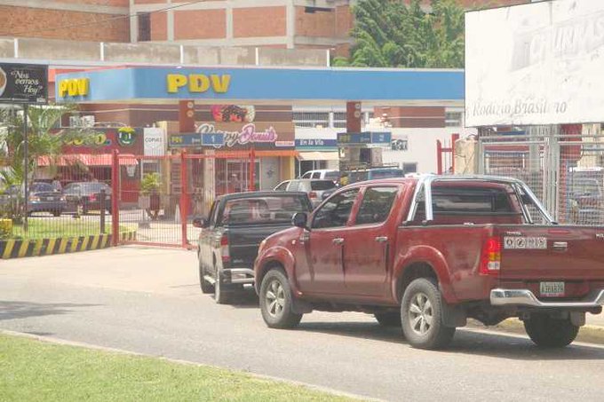 Vuelven las colas para surtir gasolina en el estado Aragua #14Oct (Fotos)
