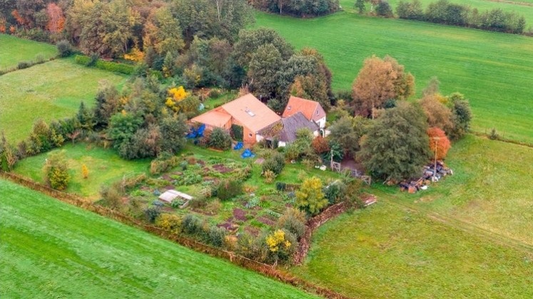 Familia holandesa escondida en una granja perteneció a la “secta Moon” (FOTOS)