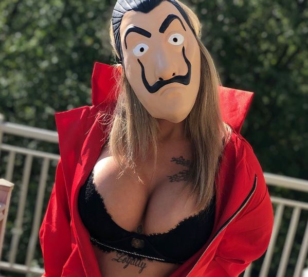 Sheila calentó Instagram con el provocativo escote en su original disfraz de la “Casa de Papel” (FOTOS)