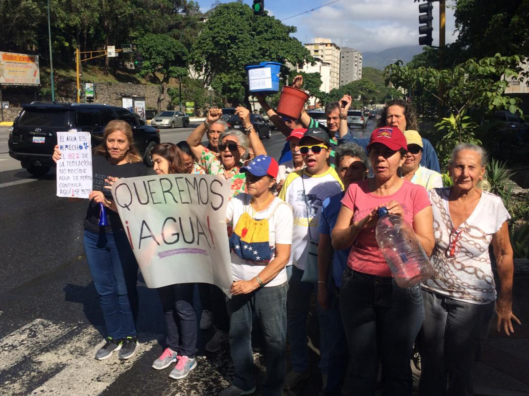 Vecinos de El Cafetal protestan por falta de agua #7Oct