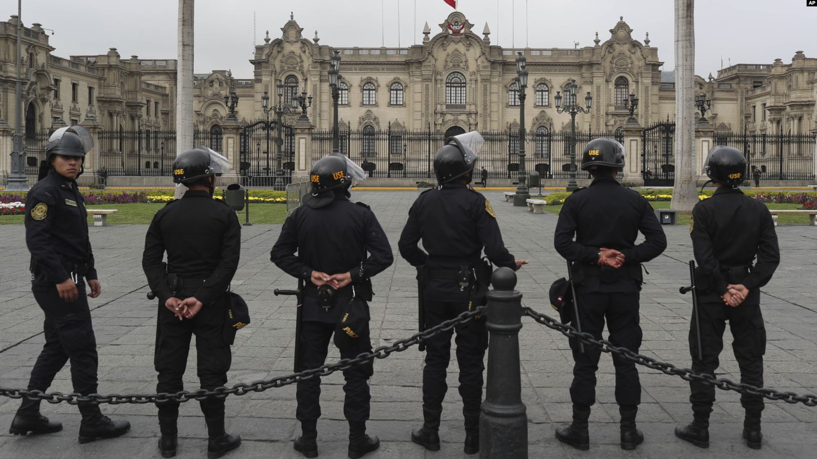 Corte constitucional de Perú evalúa demanda contra cierre del Congreso