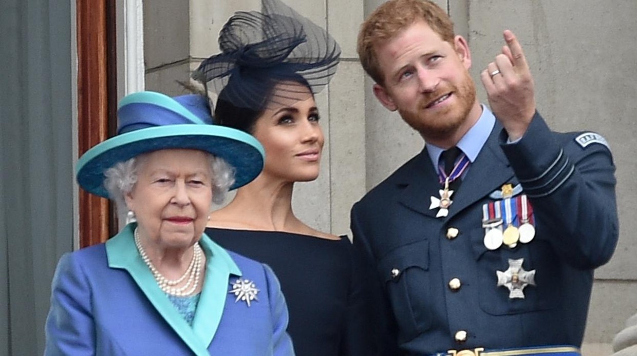 Meghan y Harry se mantienen en contacto con Isabel II por correo electrónico, según la prensa británica