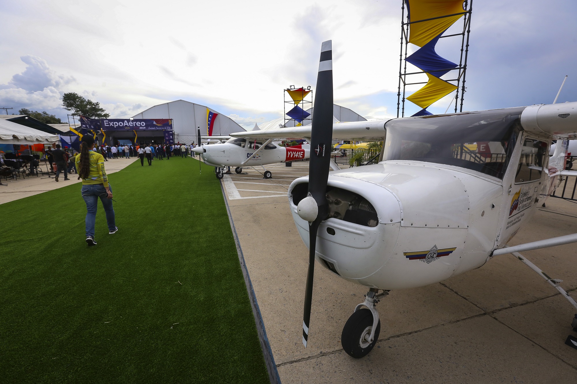 ¿Te atreverías a volar? Régimen de Maduro fabricará el primer avión prototipo