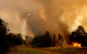 Al menos tres muertos y cinco desaparecidos tras los incendios forestales en Australia