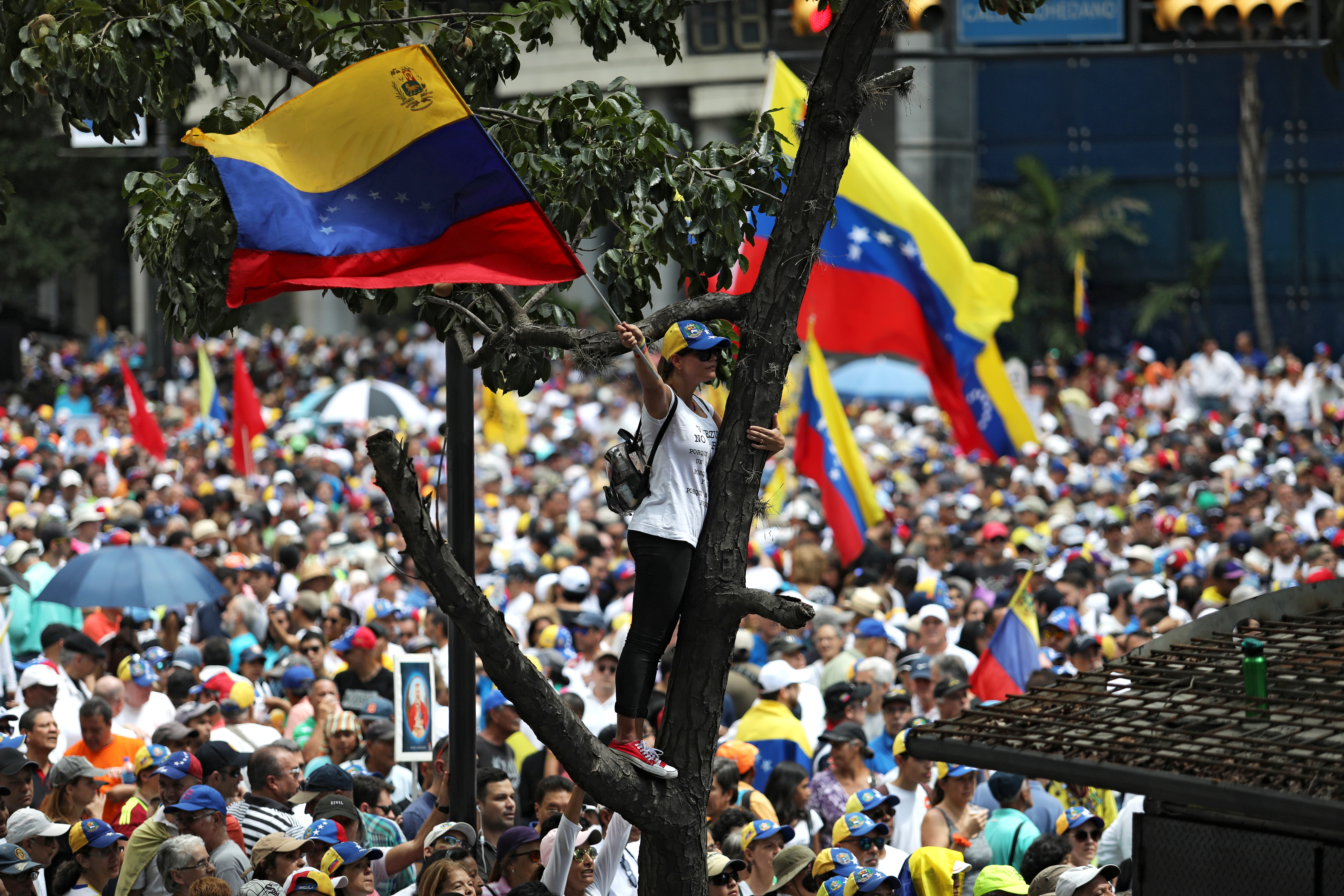 Exhortan a los venezolanos a movilizarse para hacer frente a la “emergencia social”