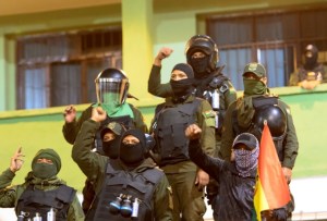 Policías bolivianos se declaran en rebeldía contra Evo Morales