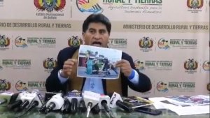Ministro de Tierras de Bolivia engaña a la opinión pública con foto tomada en Venezuela en 2014