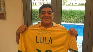 La última payasada de Maradona: Celebra la liberación de Lula (FOTO)