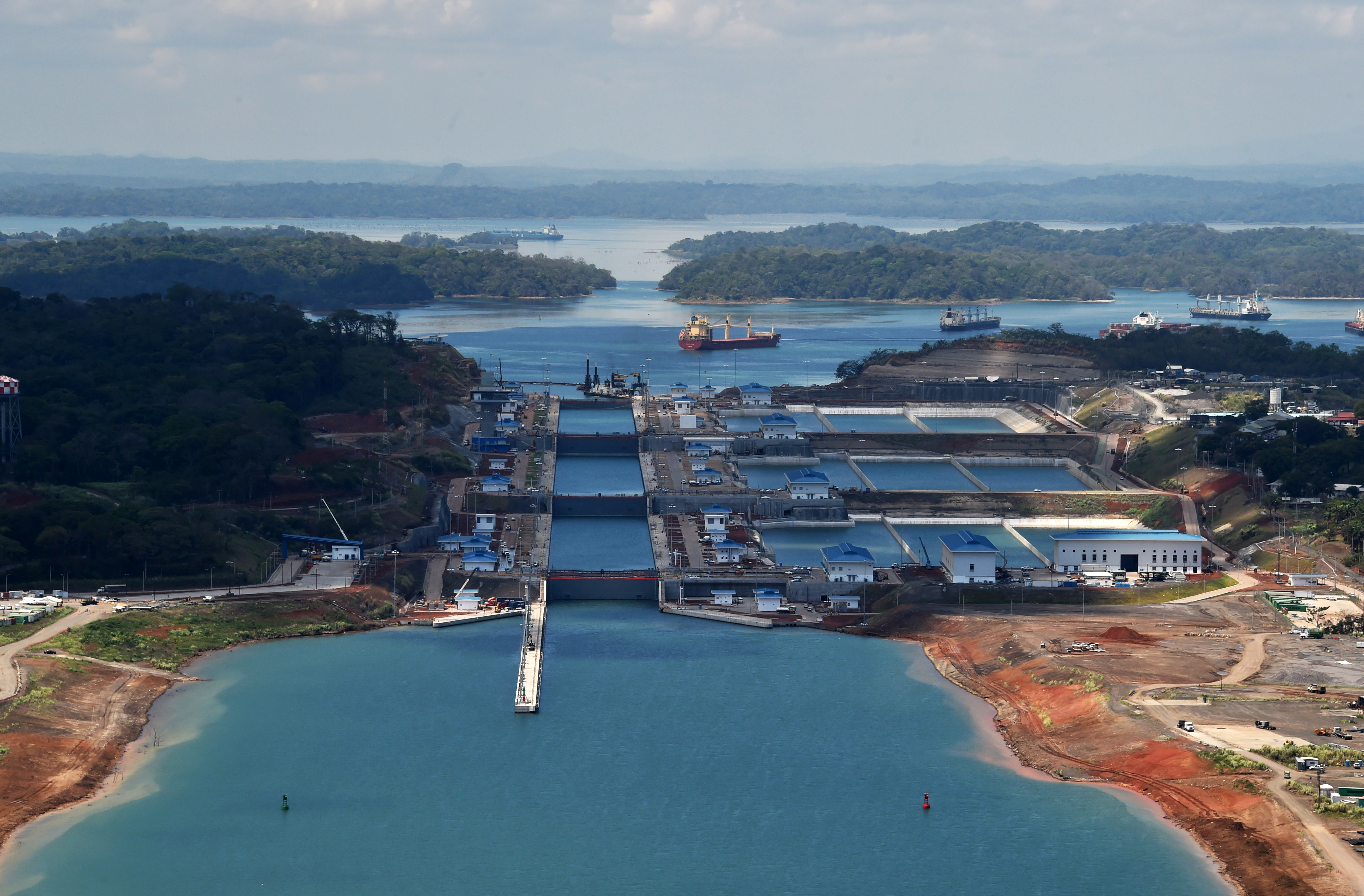 Gobierno de Panamá cierra tránsito marítimo por el Canal y pone en cuarentena a un crucero que se dirigía a EEUU