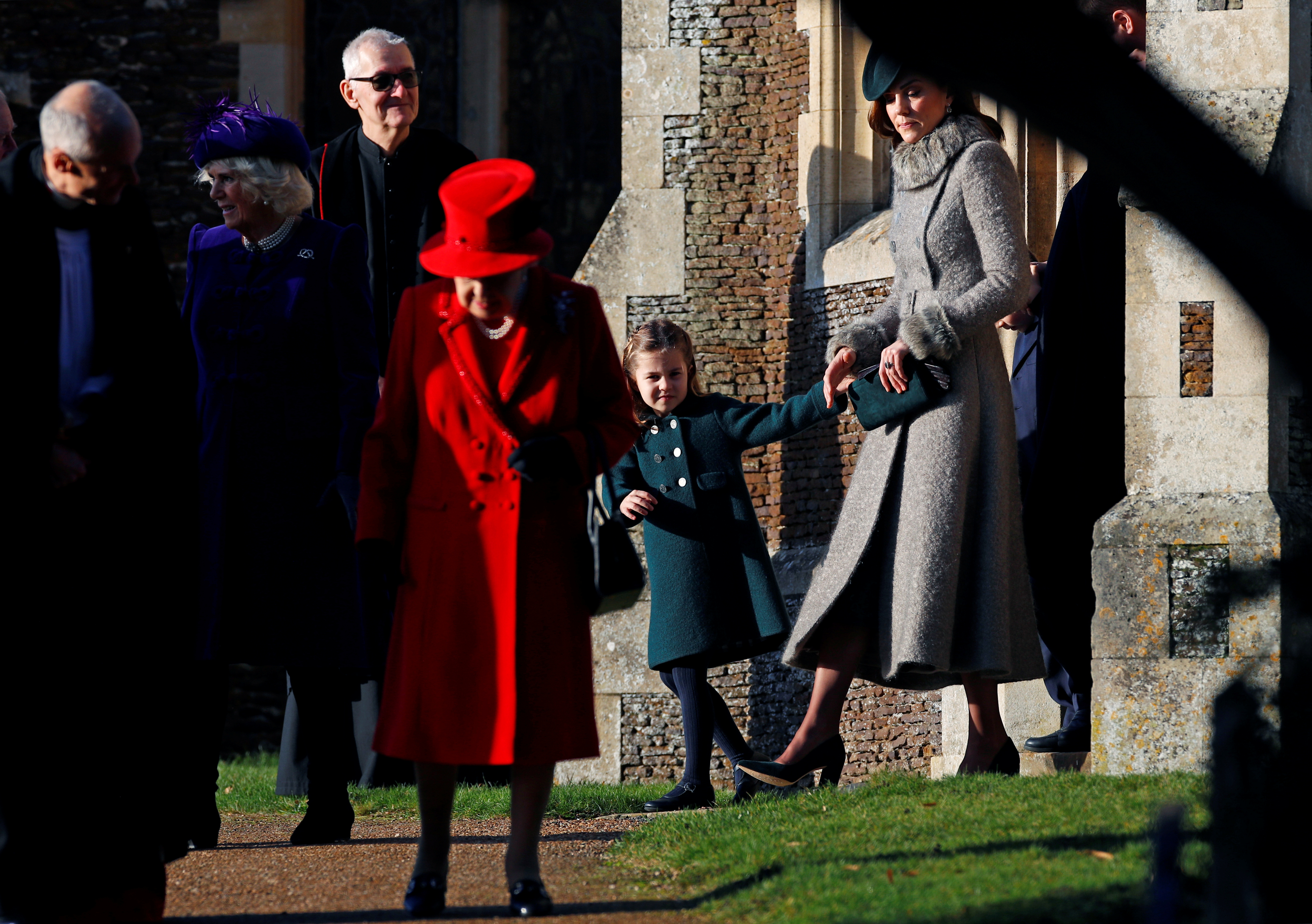 La familia real británica va a la Iglesia por Navidad en un año de baches