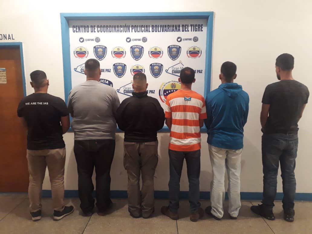 PoliAnzoátegui detiene a 23 individuos armados que se trasladaban en dos autobuses