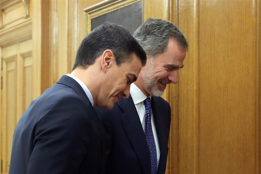Pedro Sánchez recibe encargo del rey de España para formar gobierno