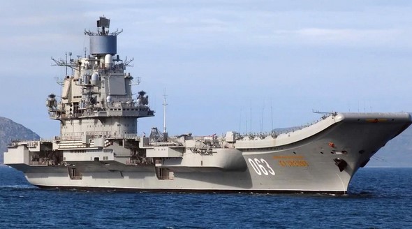 Se incendia el Almirante Kusnetzov, el único portaaviones de Rusia