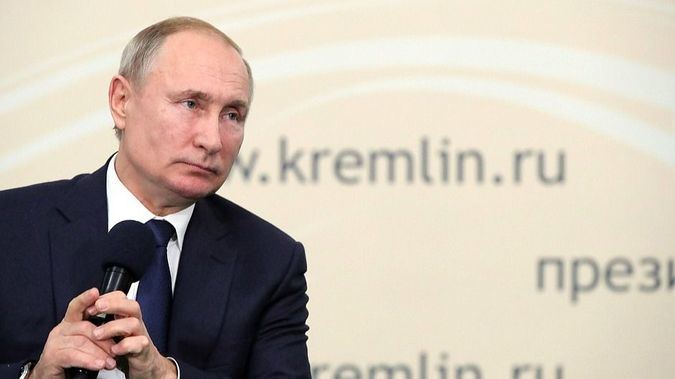 Putin dice que el brote del virus está bajo control pese al aumento récord en los casos