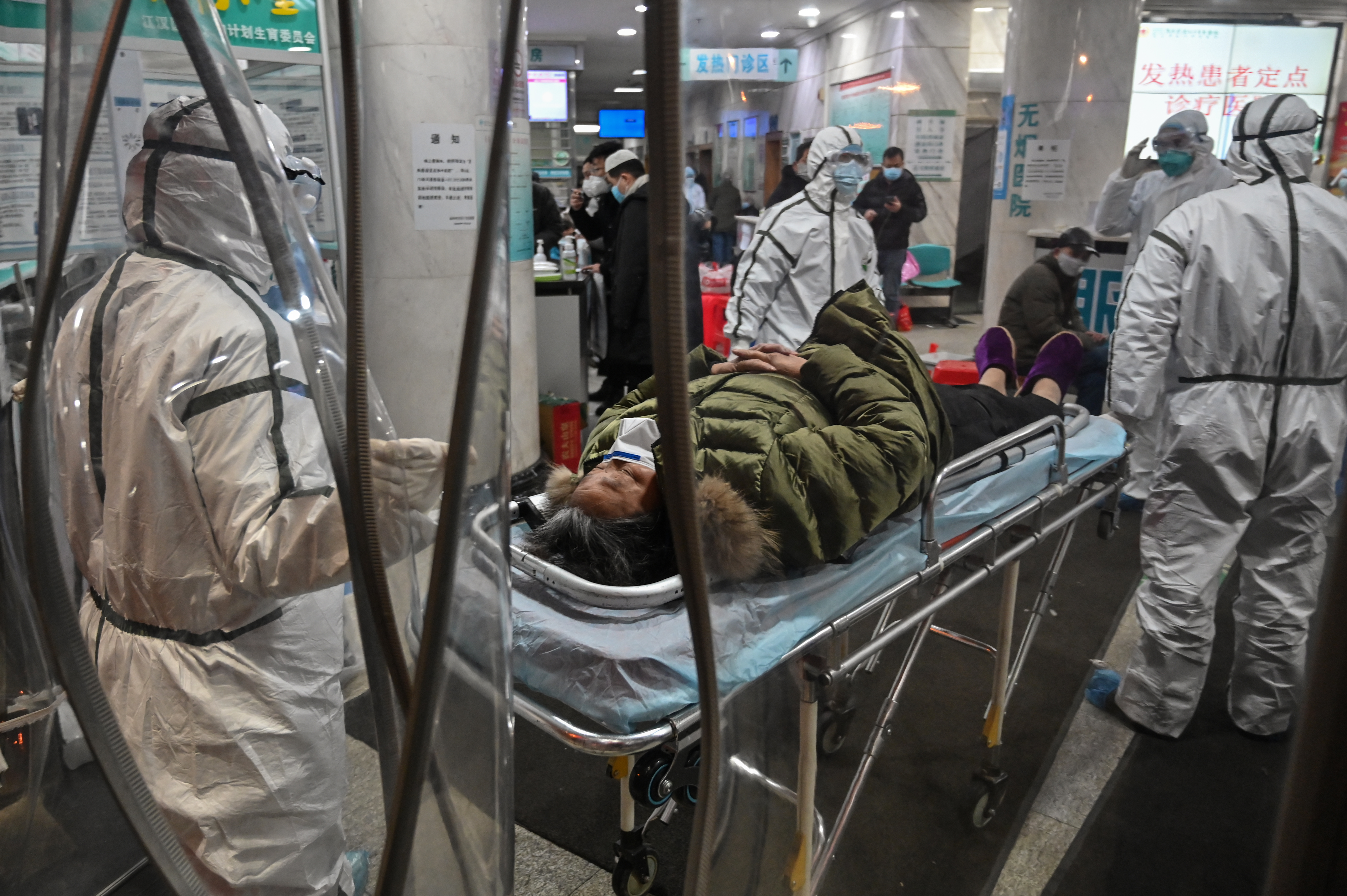 China anunció que los fallecidos por el brote del coronavirus aumentaron a 258