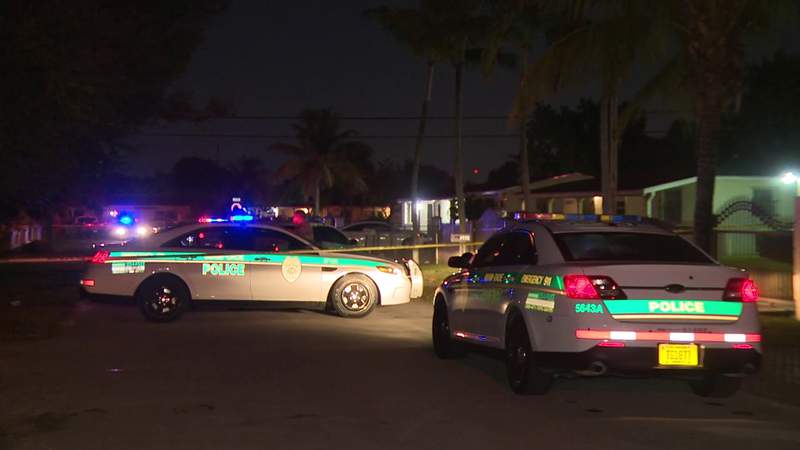 Mujer asesinada y adolescente herida tras tiroteo en el condado de Miami-Dade
