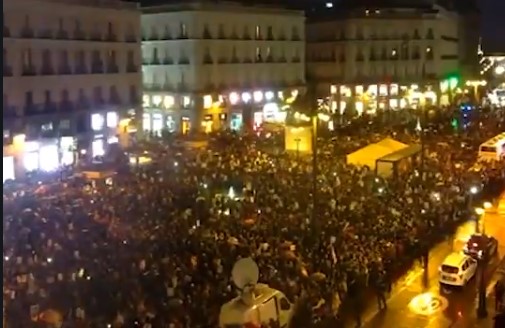 Venezolanos  a la espera de Guaidó en la Puerta del Sol de Madrid (Videos)