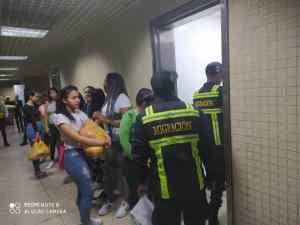 En fotos: Así llegaron al país los 139 venezolanos expulsados de Perú por estar implicados en delitos
