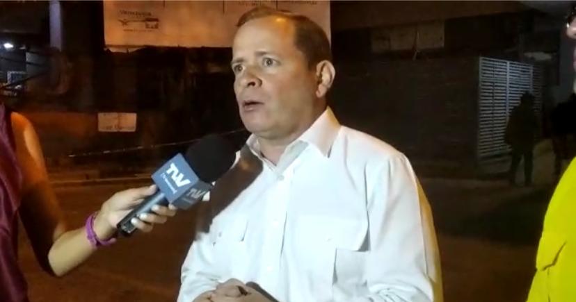 Juan Pablo Guanipa amaneció frente al Ministerio de Aguas para denunciar las fallas en el servicio (Video)